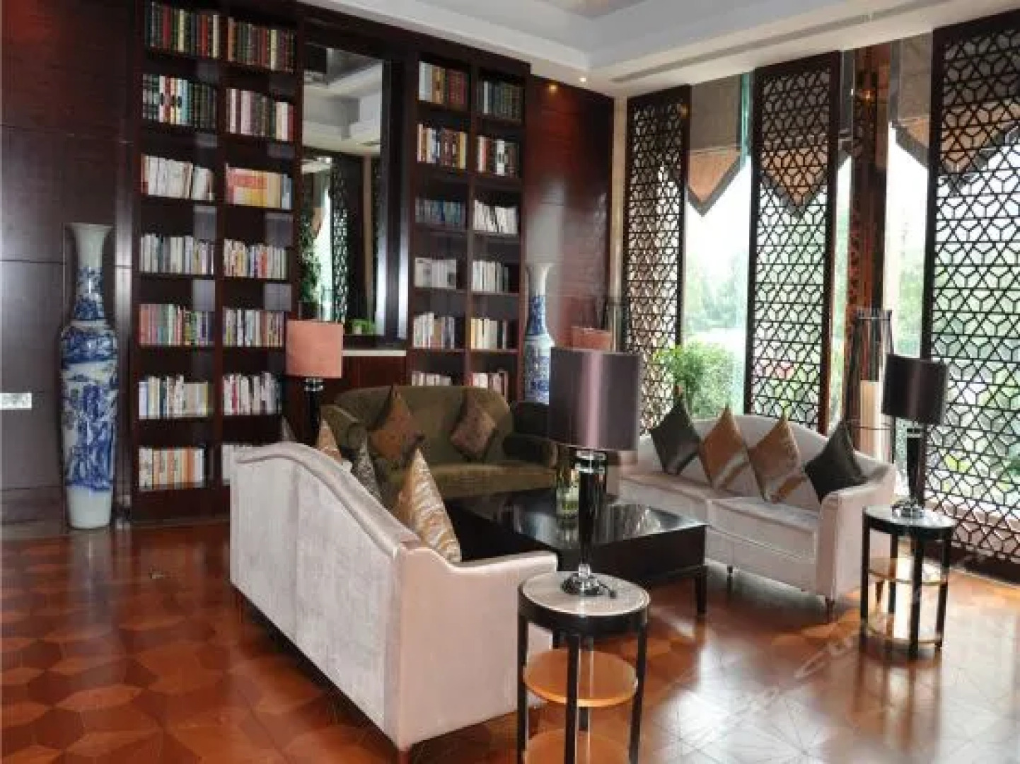 Xinyang Jin Jiang International Hotel