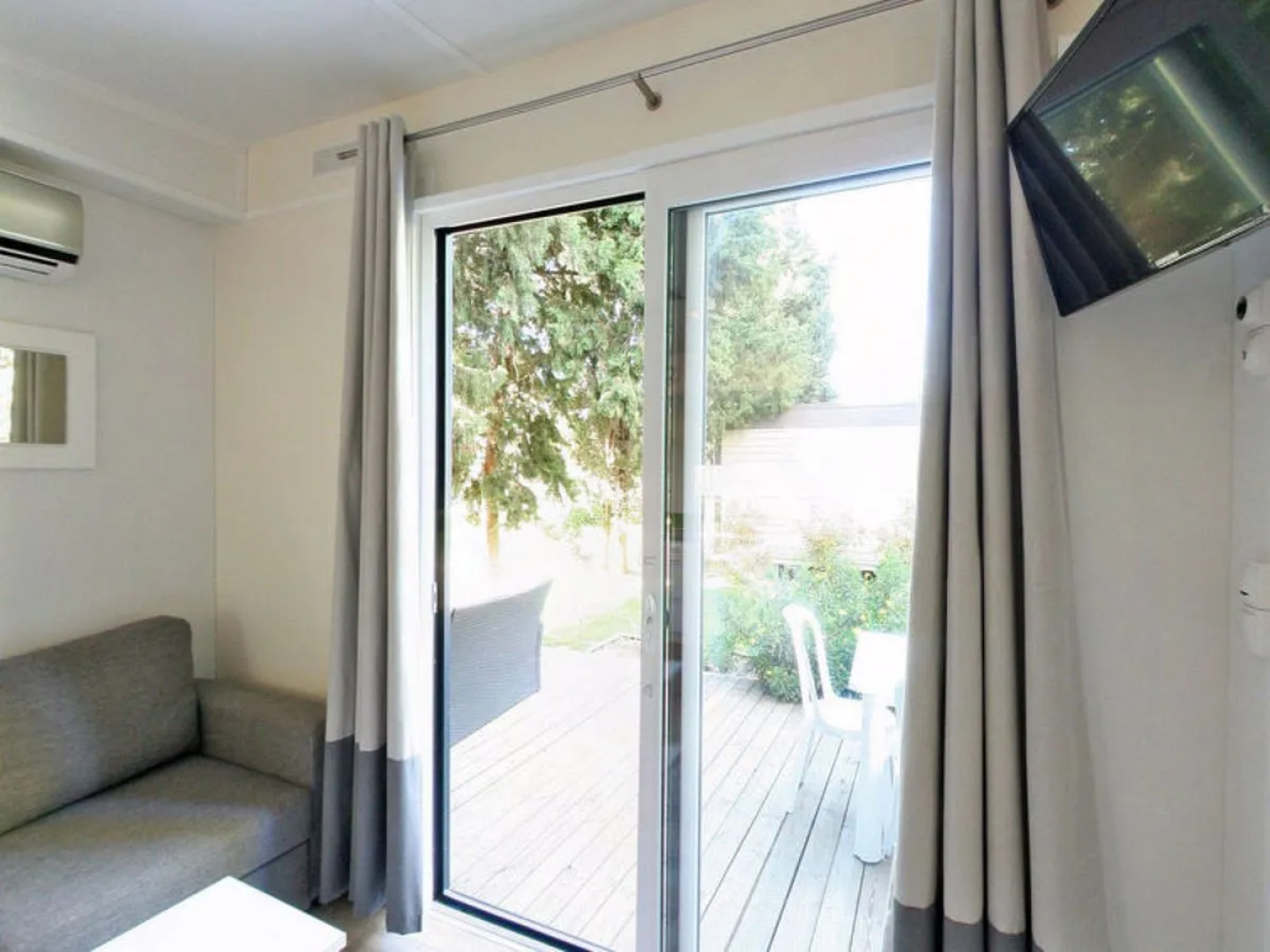 Holiday Home Le Mediterranée - AGL255