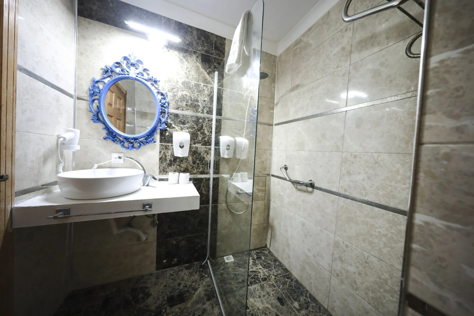 Akay Garden Family Club