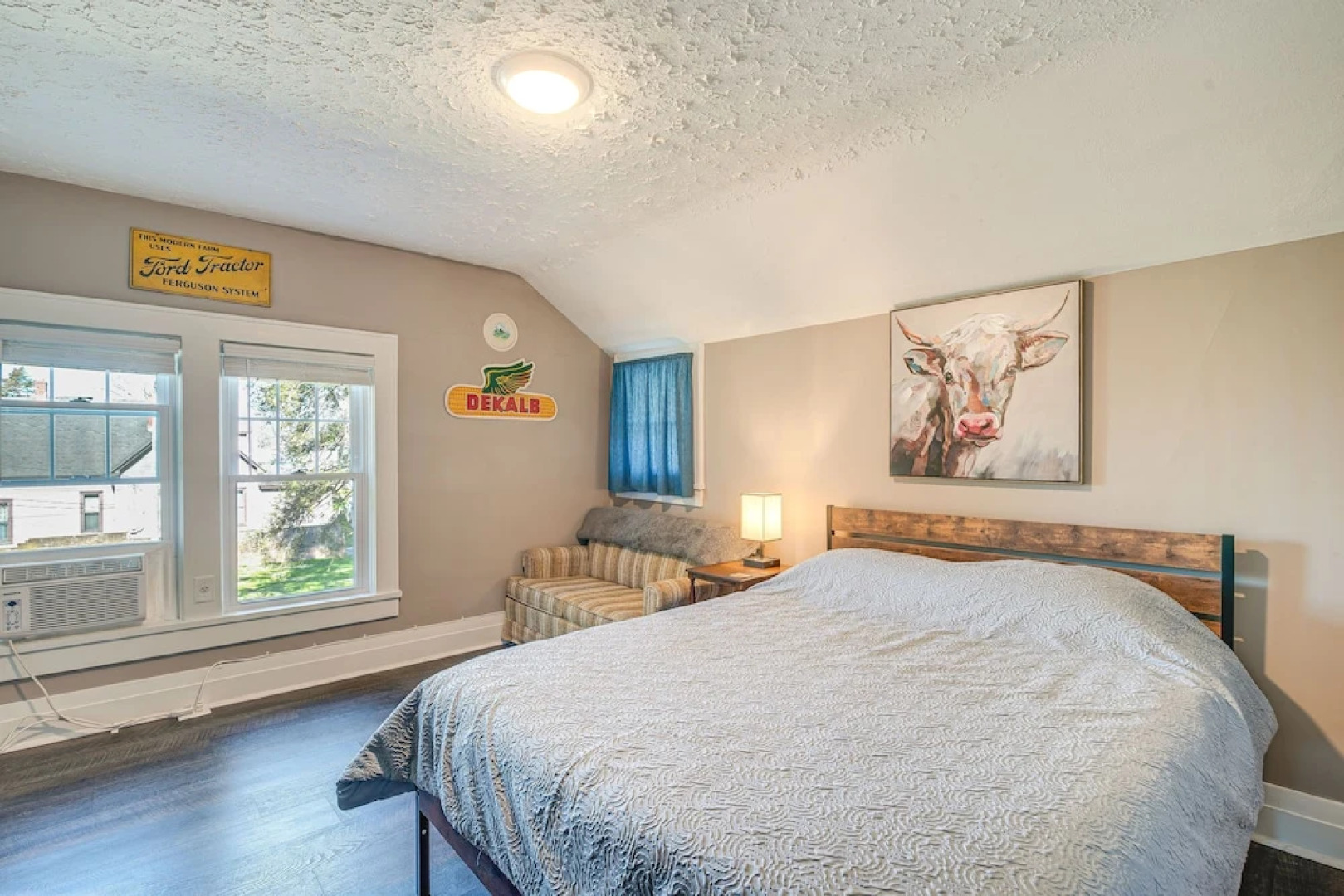 Glasgow Home w/ Porch: Close to Lake & Caves!