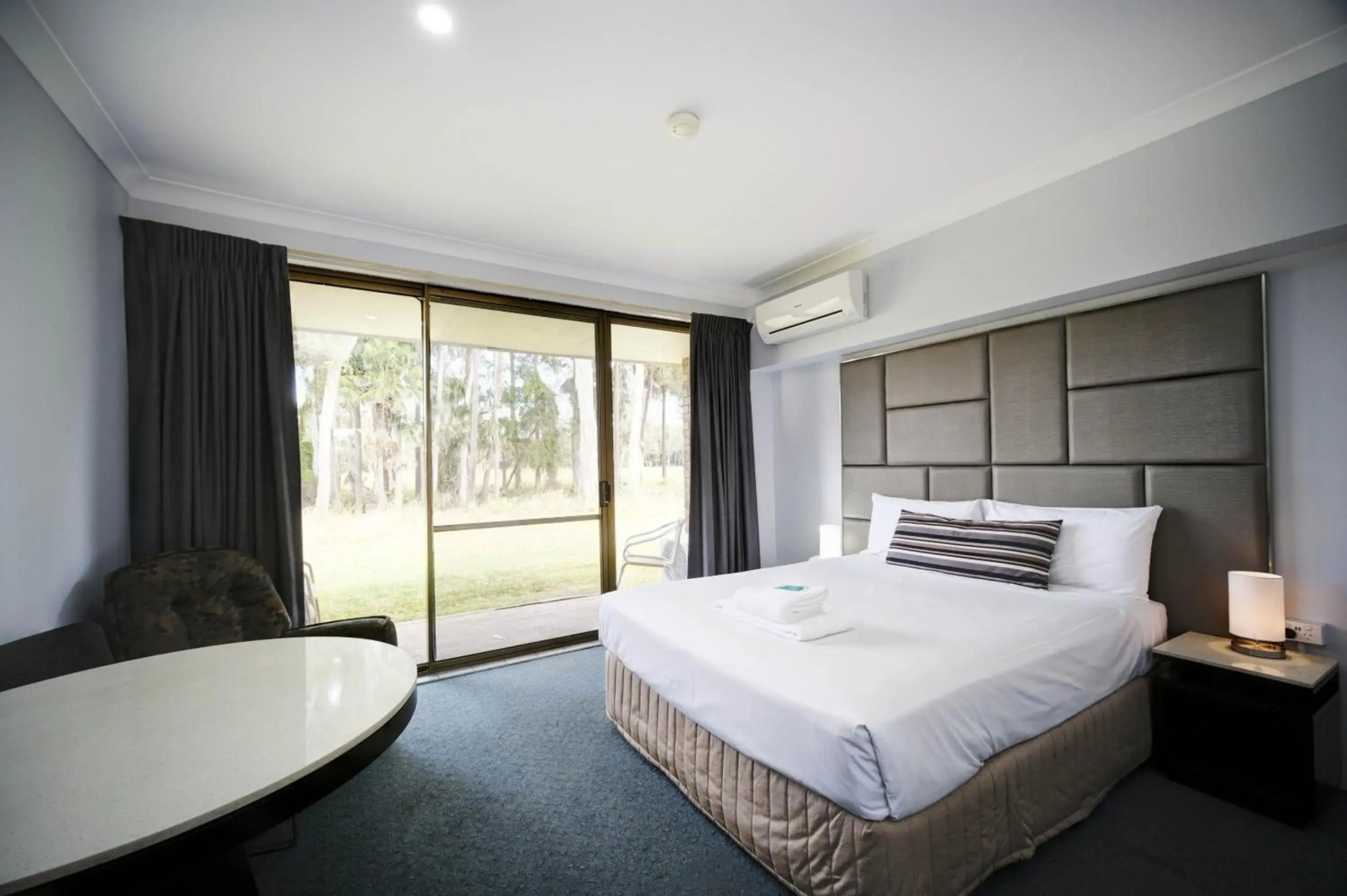 Island Palms Motor Inn