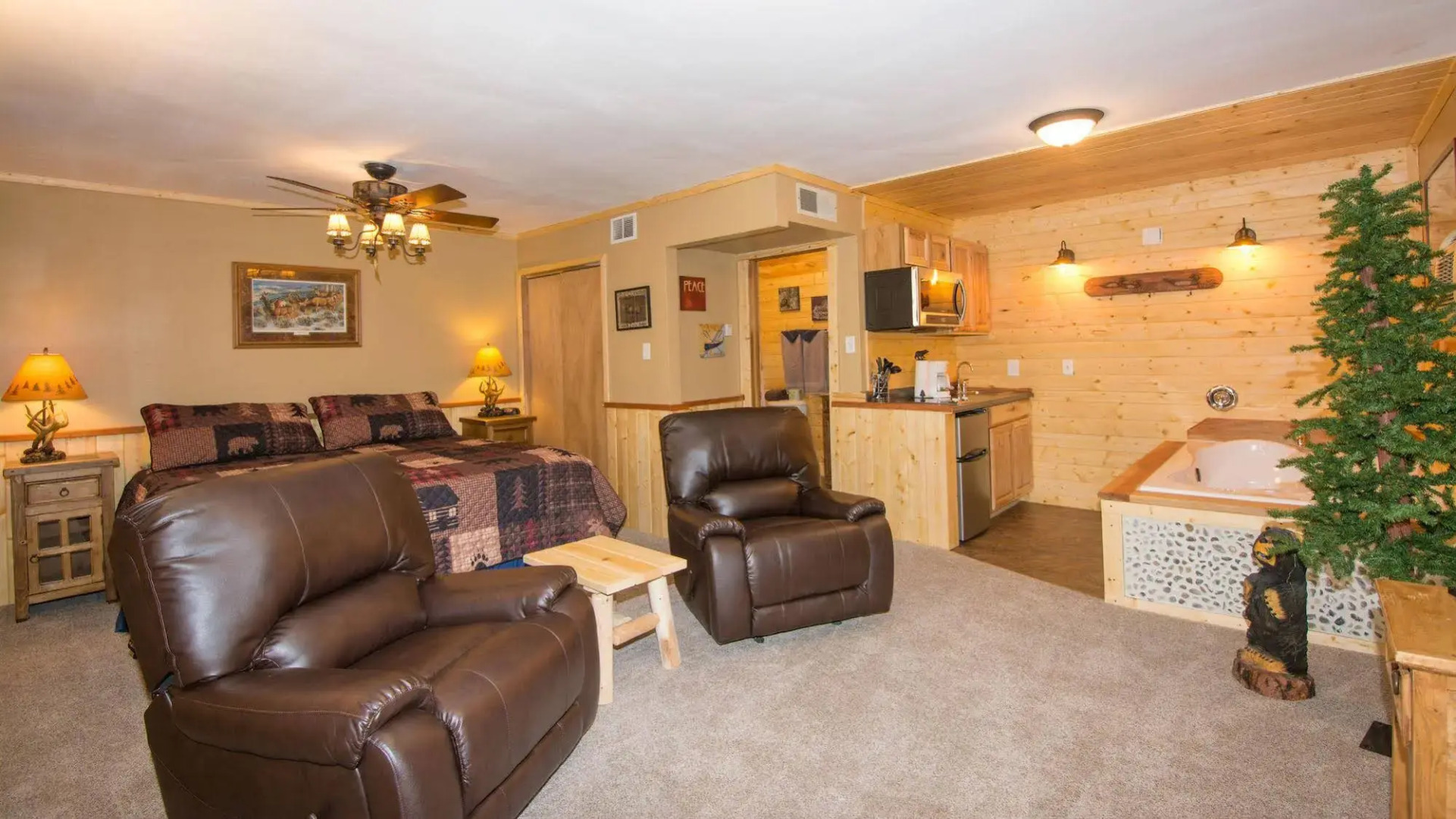 Upper Canyon Inn & Cabins