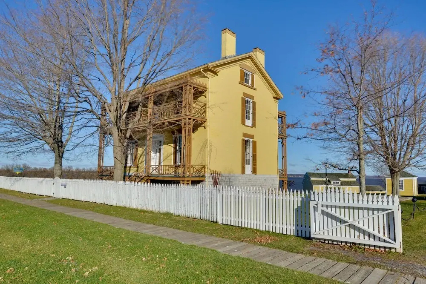 Sackets Harbor Apartment, Walk to Lake Ontario!