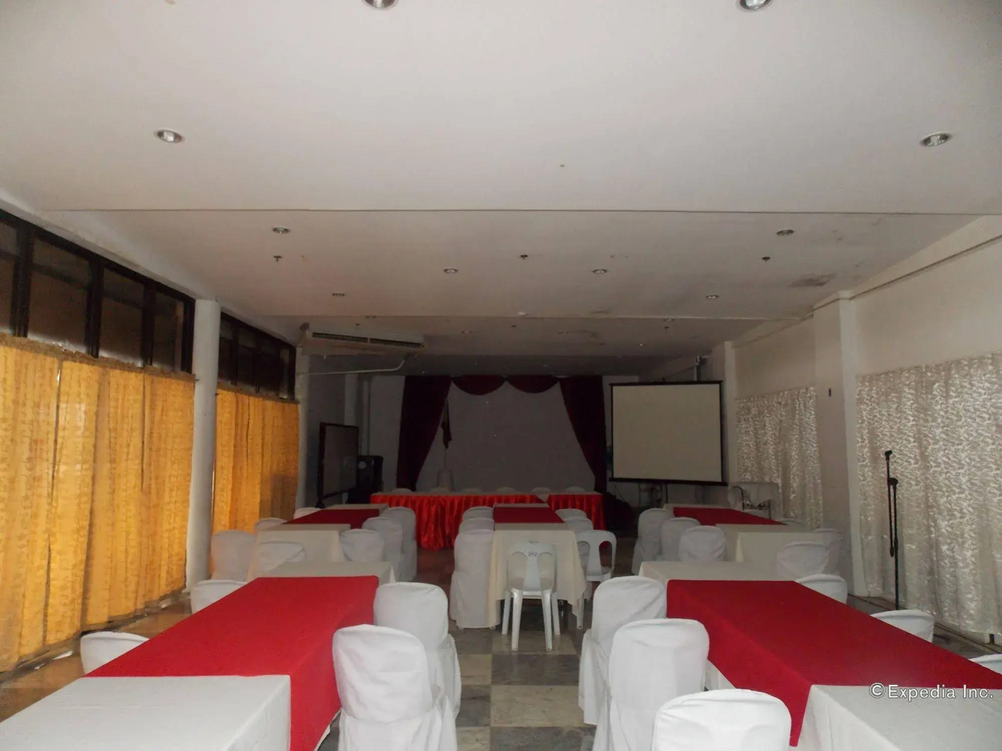 Regatta Residence Hotel