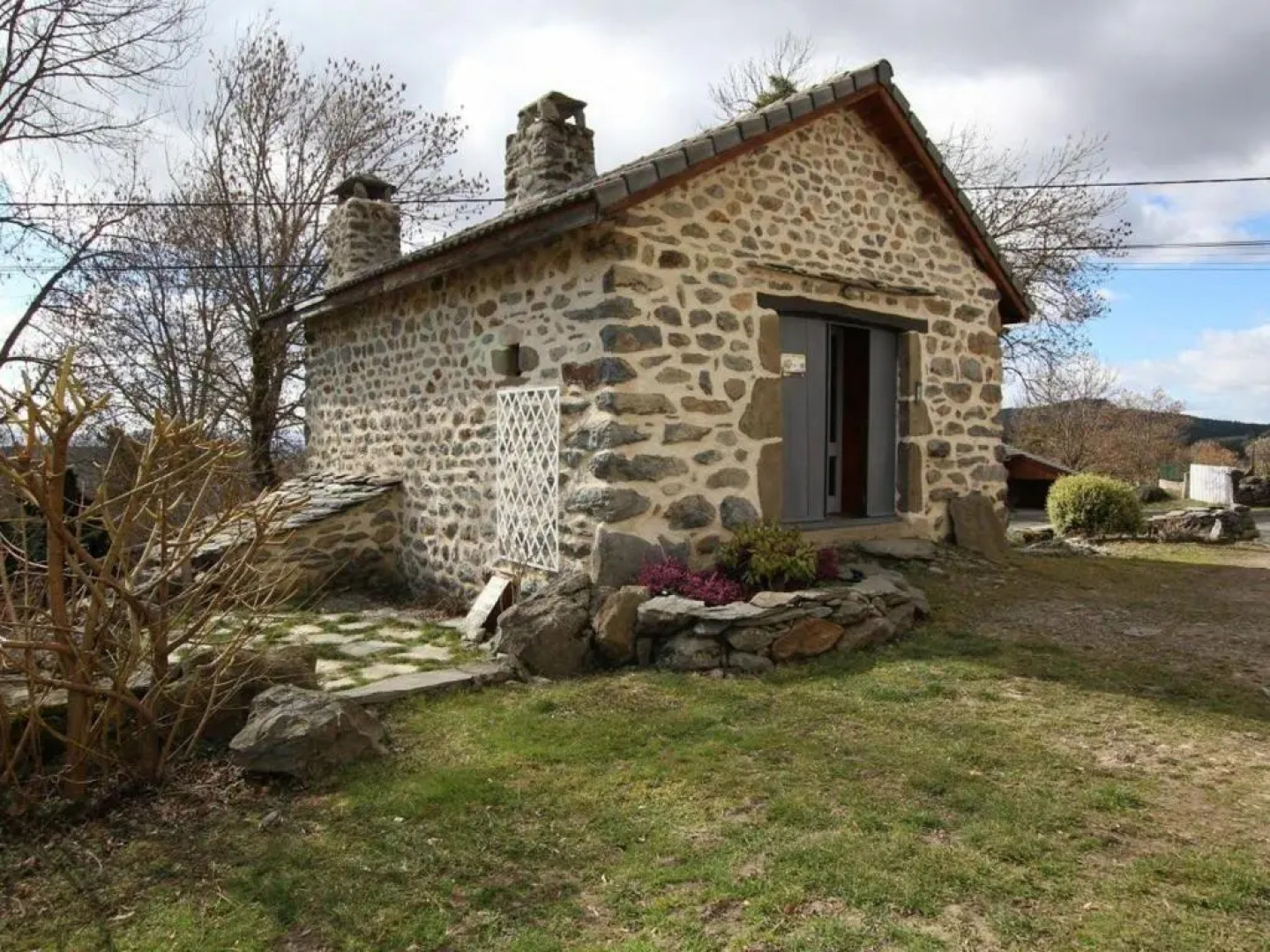 Gîte Saint-Julien-Chapteuil, 3 pièces, 4 personnes - FR-1-582-109