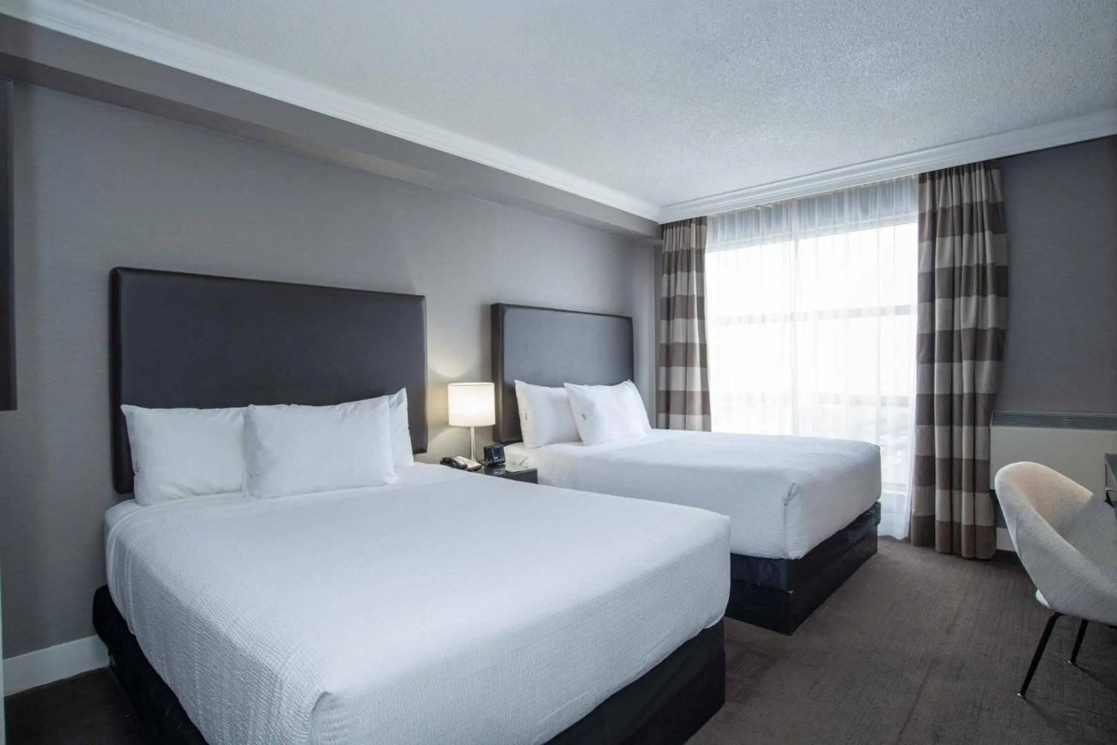 Sandman Signature Mississauga Hotel