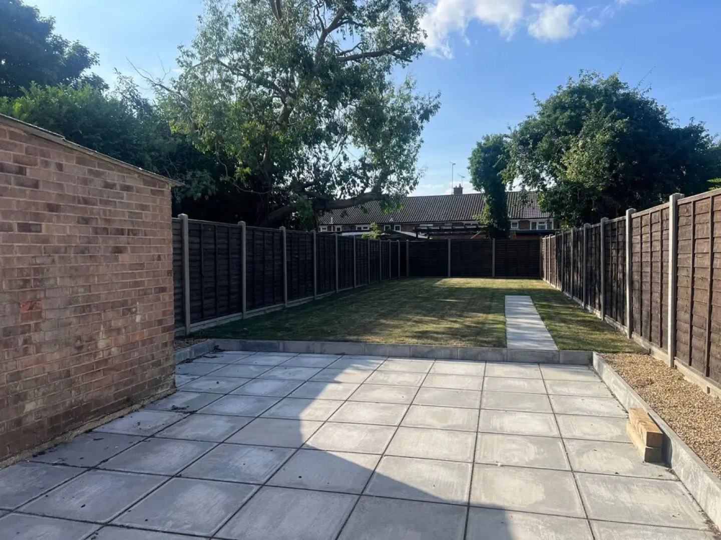 3 Bedroom House - Sleeps 6 & Free Parking