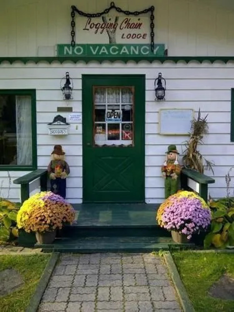 Logging Chain Lodge Cottages