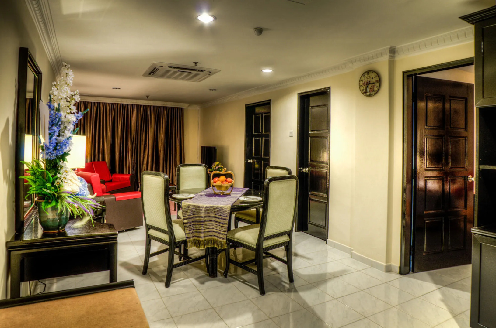 Leisure Cove Hotel & Apartments