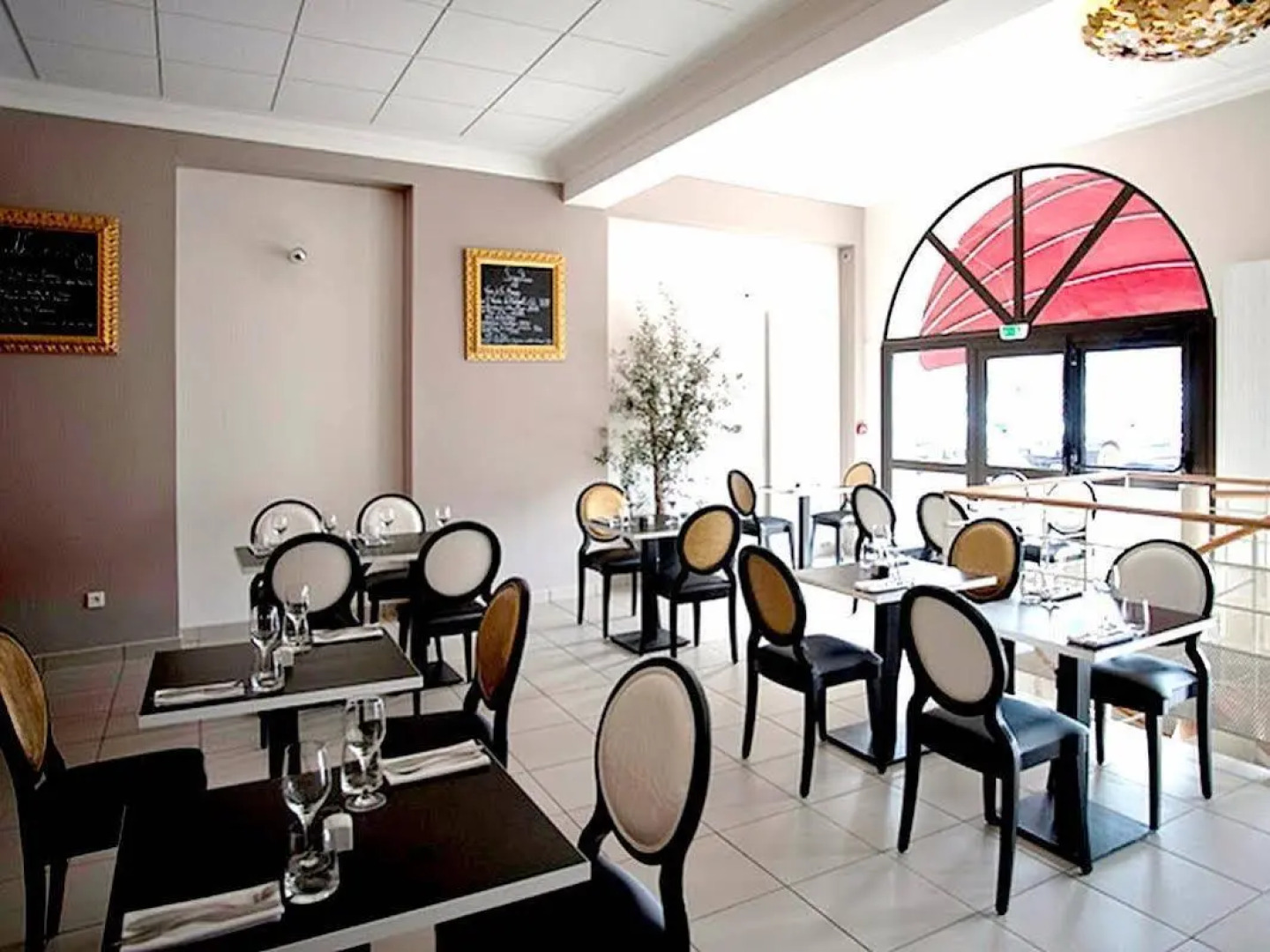 Logis Hôtel Le Chene Dore