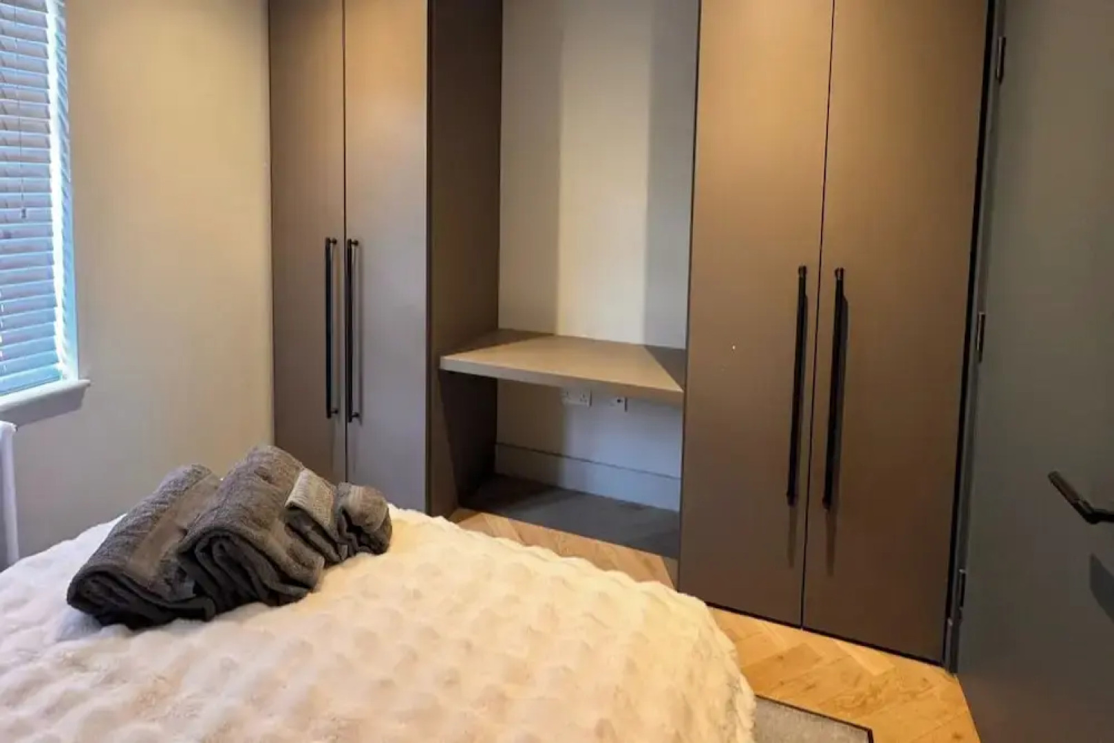 Thames Ditton Apt - Sleeps 6 - Garden & Bbq