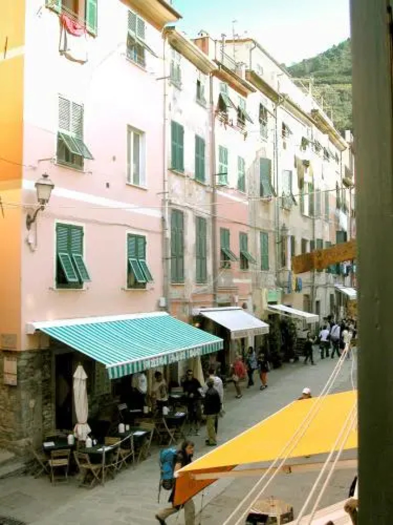 MB Sisters Glam Rooms