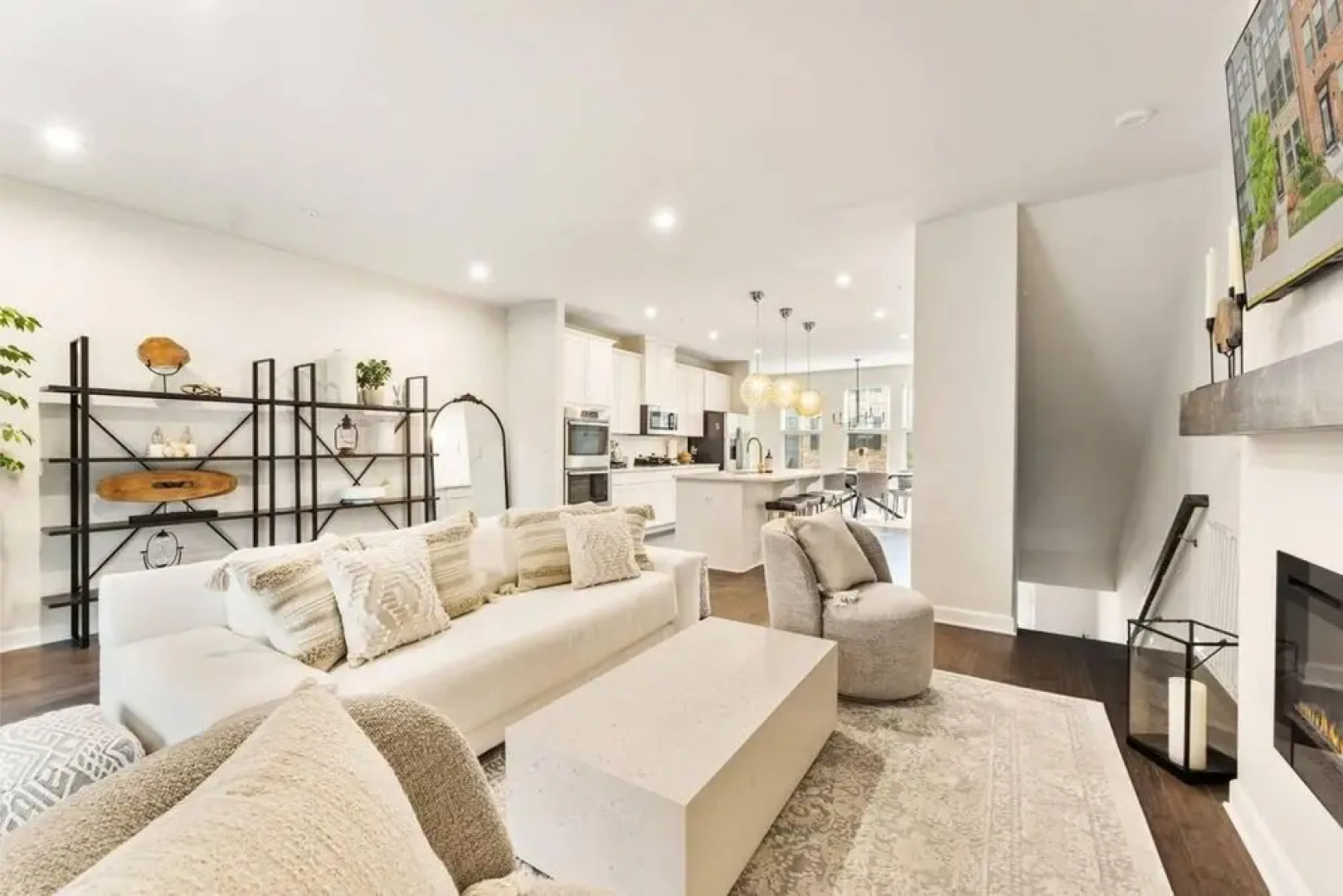 Ashburn 4-br Homestay Close to Dulles Metro