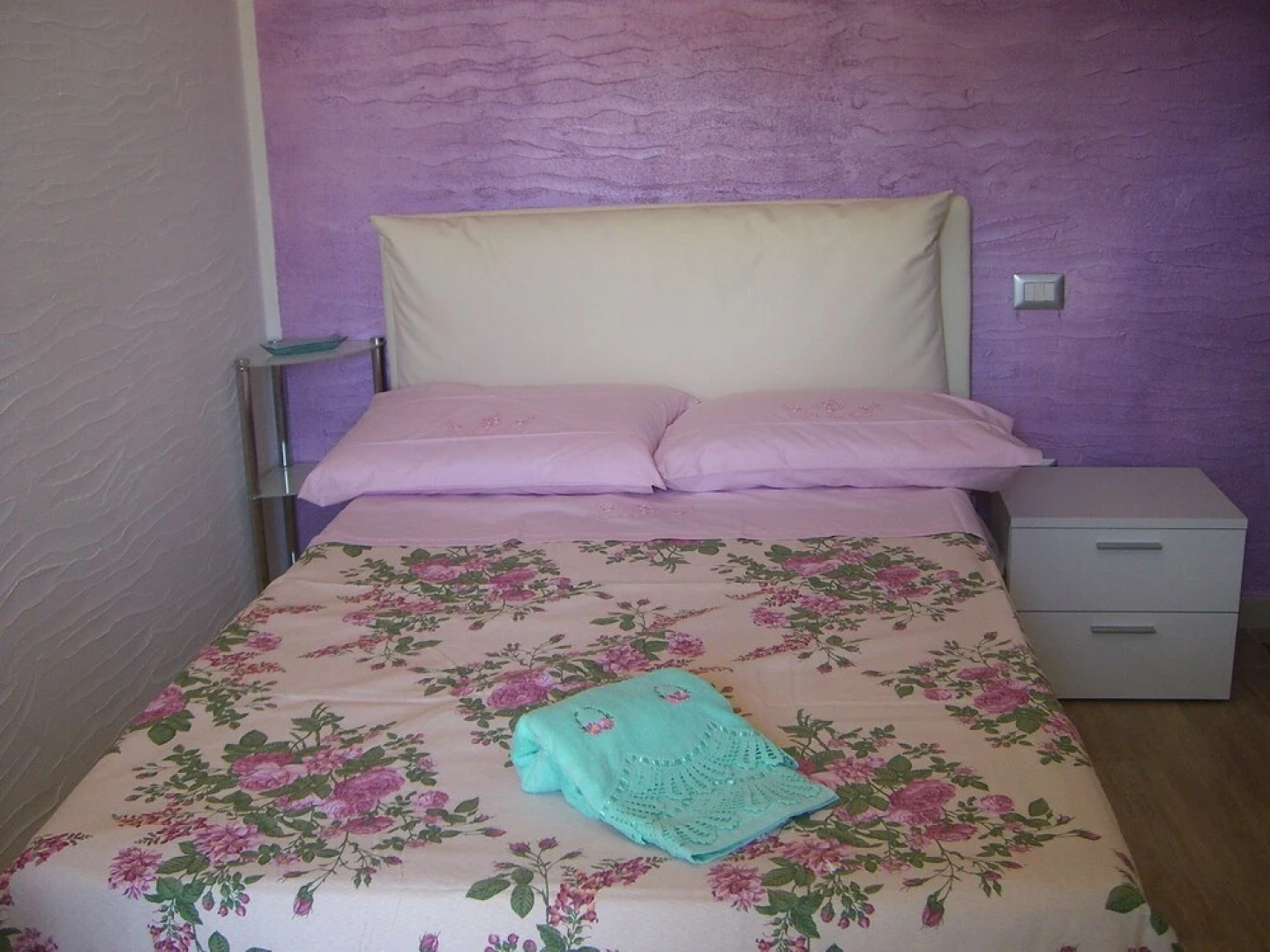 Room in Guest Room - S'olivariu Village Affittacamere - King Room With Roll-in Shower