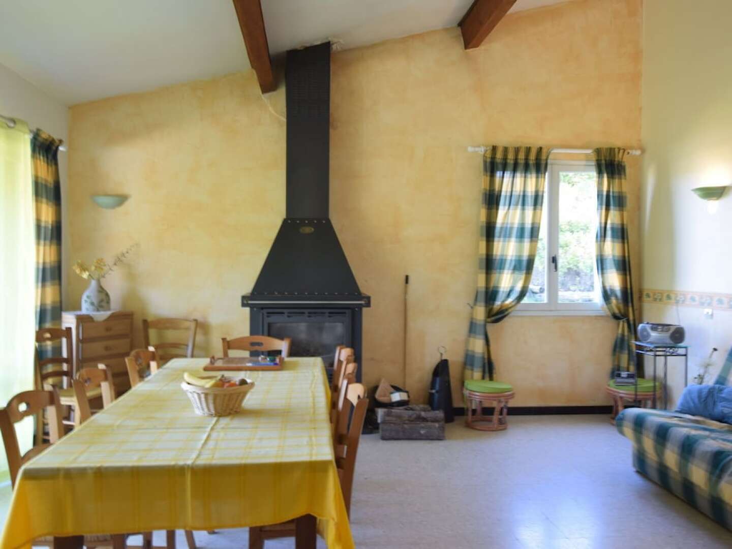 Stunning Holiday Home in Bourdeaux with Hill View