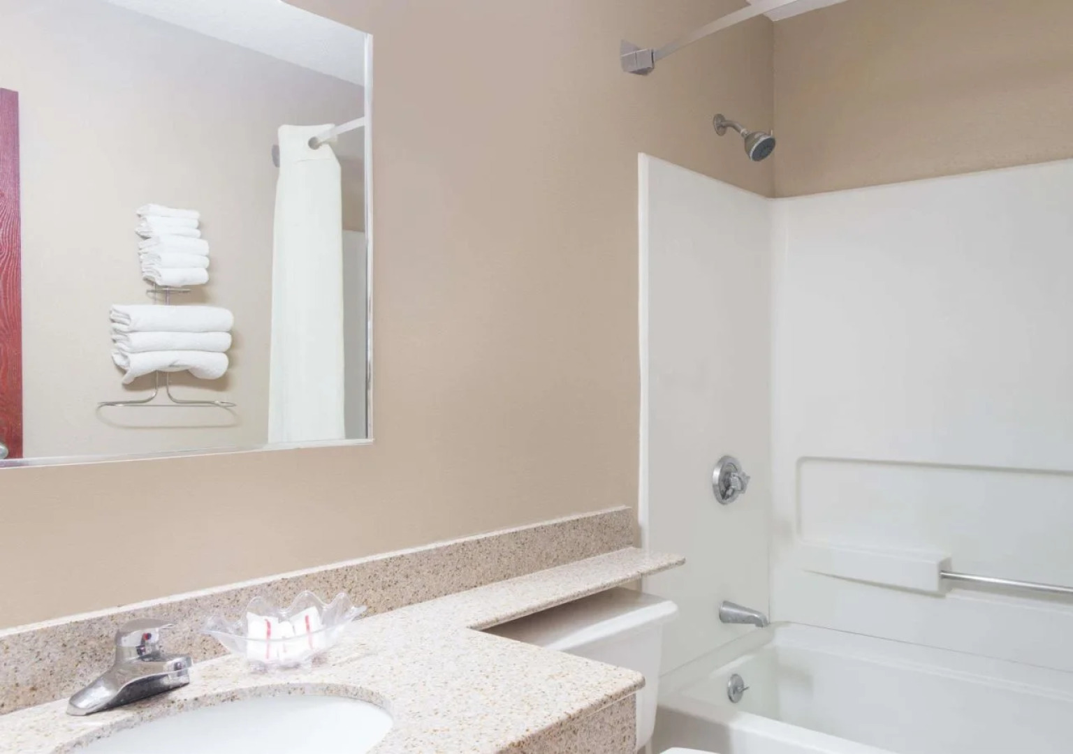 Super 8 By Wyndham Gardner