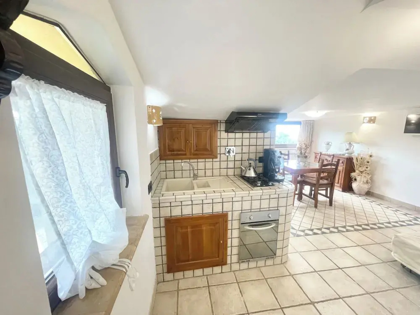 Charming Villa in Umbria - Sleeps 16 - Lake View - Pool, Jacuzzi and Events Room