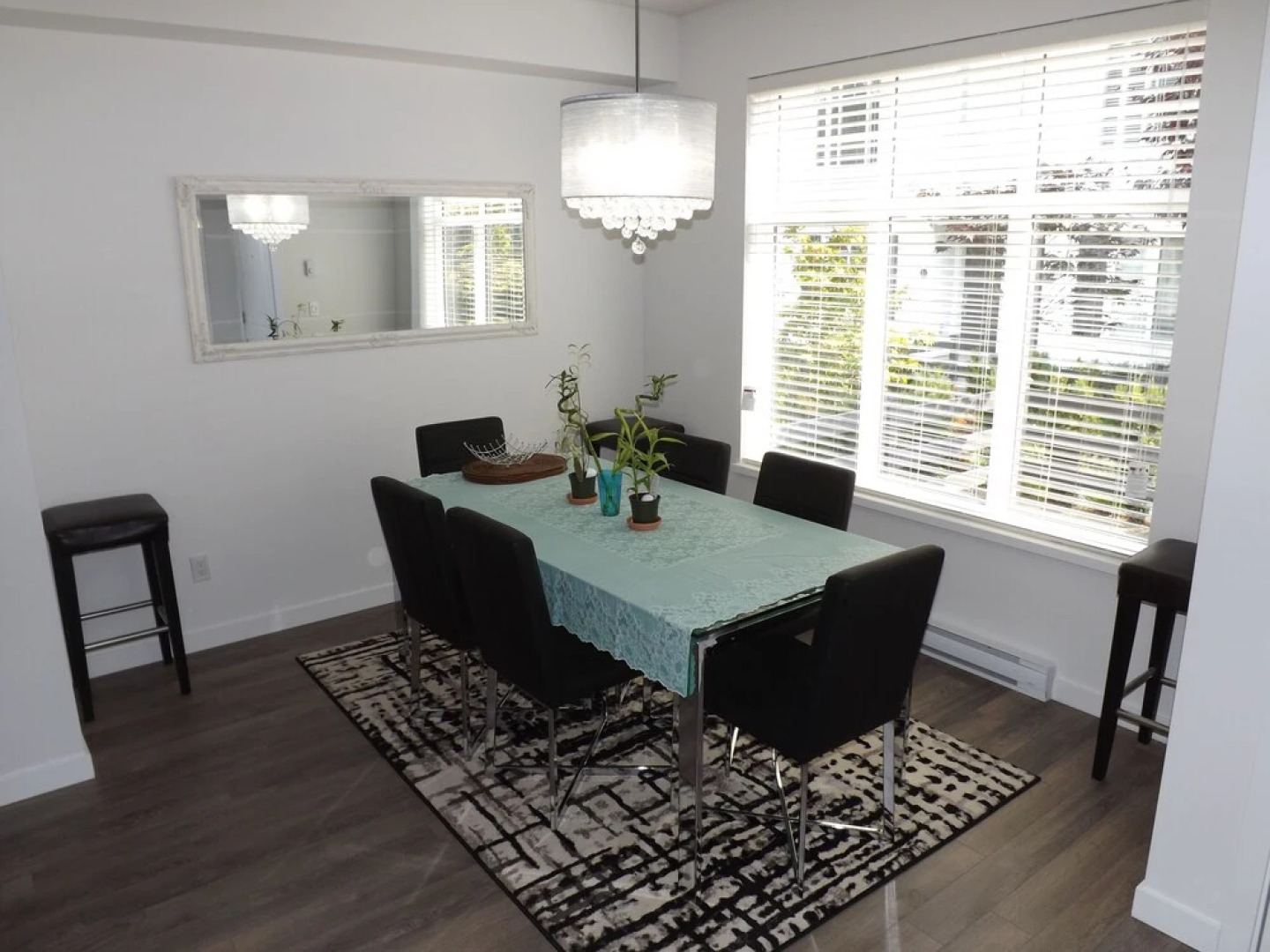 Welcome To Surrey Townhouse