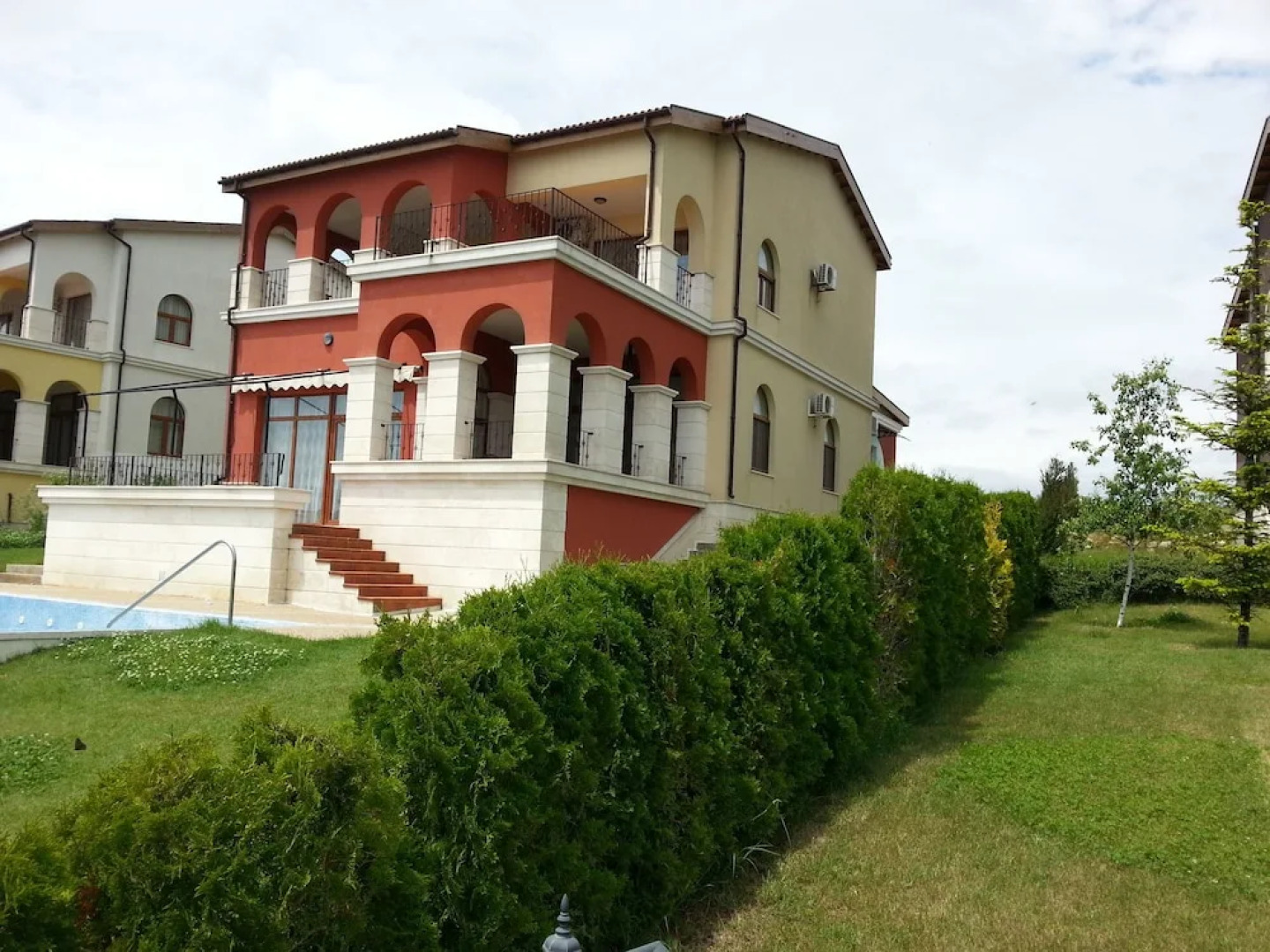 Lighthouse Luxe Estate Apart & Villas