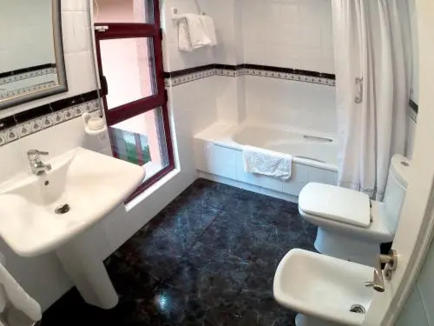 Somo Surfskate hostel