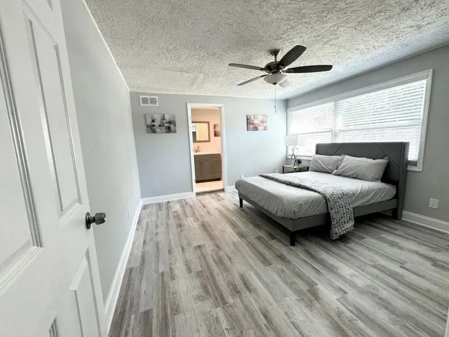 New Fresh House in Seminole Close to Beach