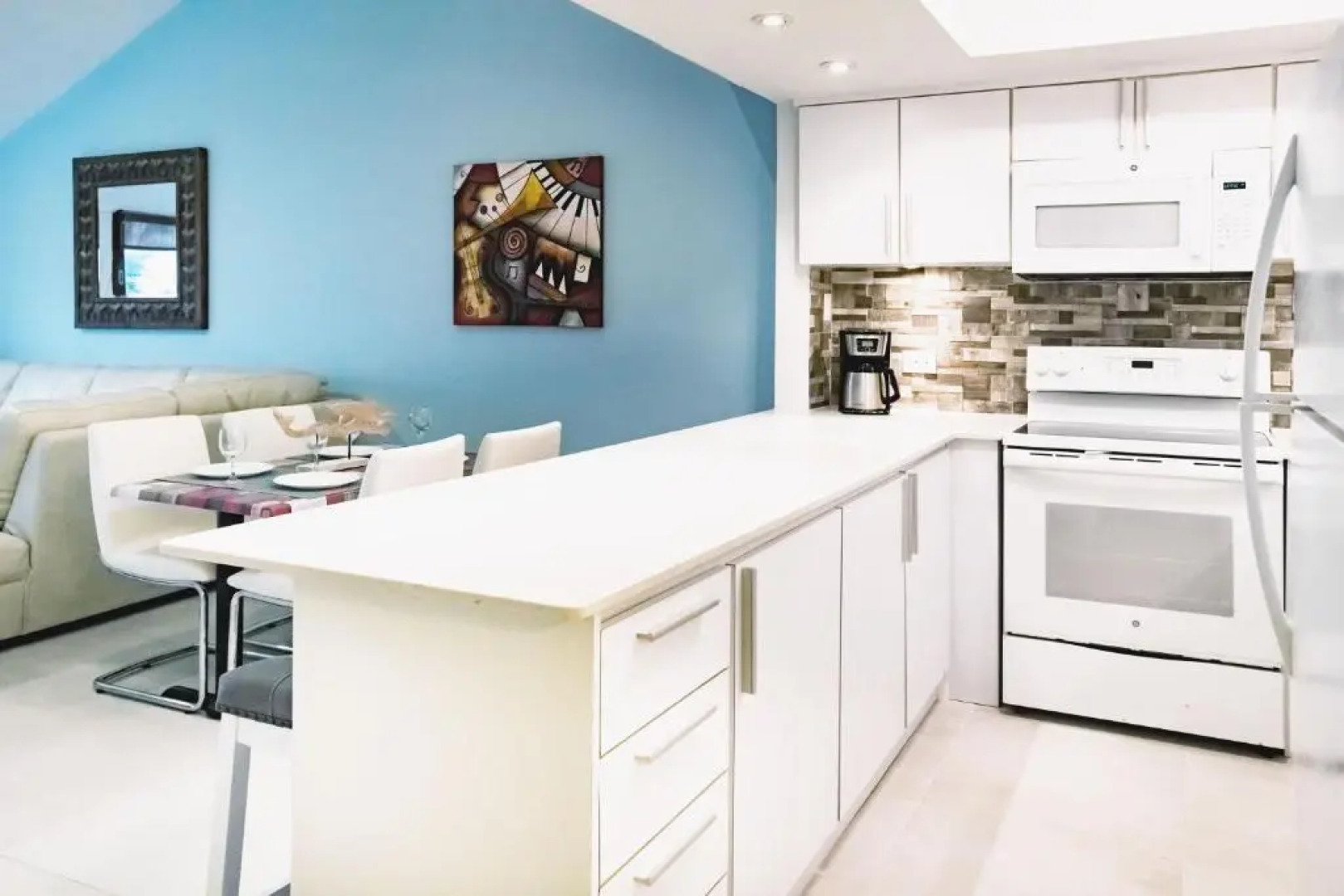 BV103 - Amazing Oceanfront Condo steps from beach