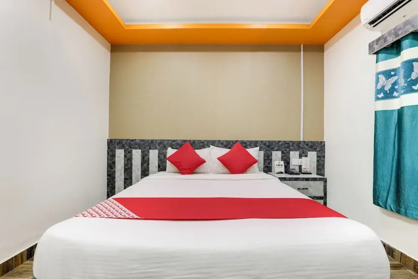 OYO 585 Hotel Raj Durbar & Navrang