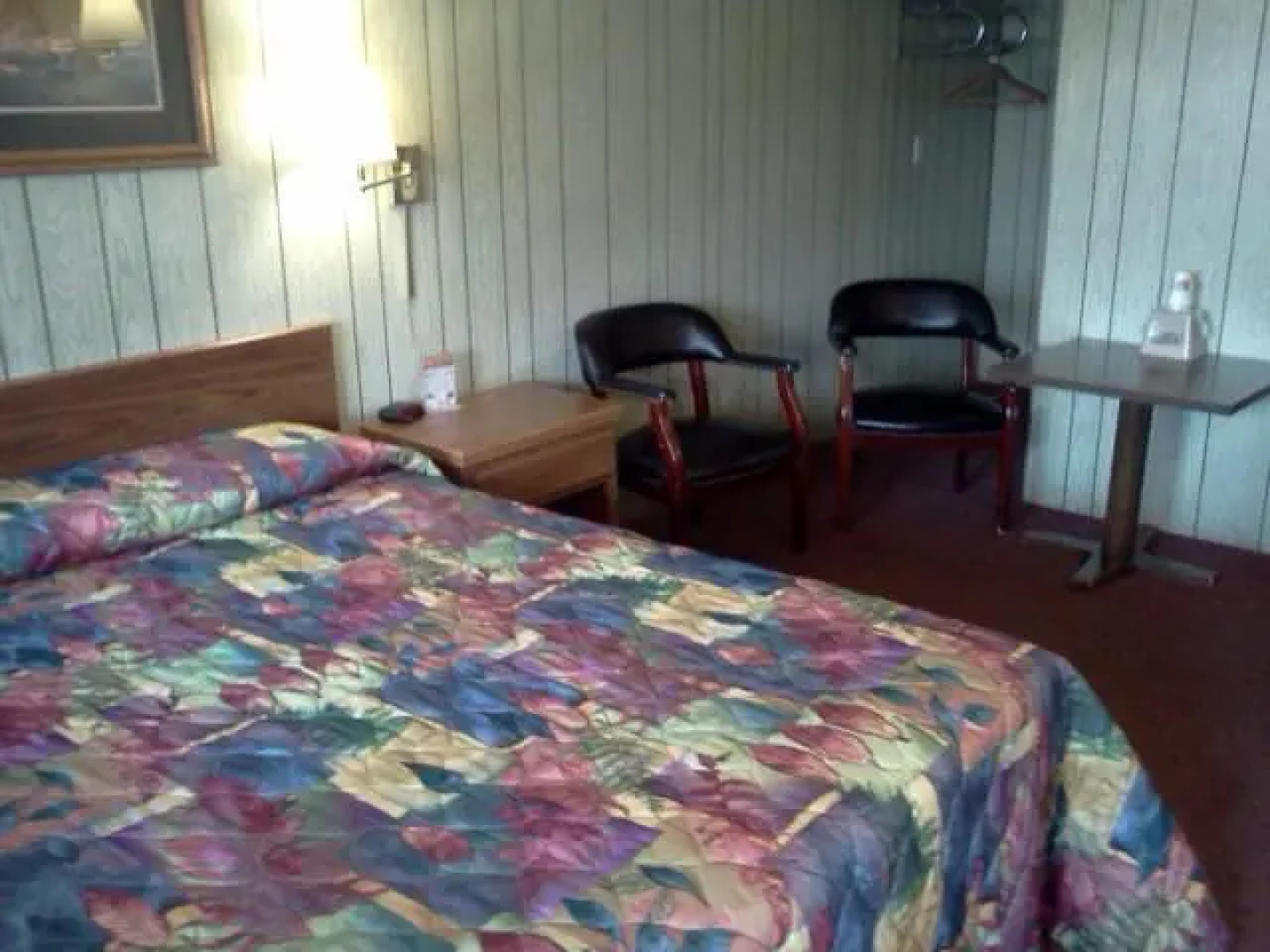 Budget Host Parkway Motel