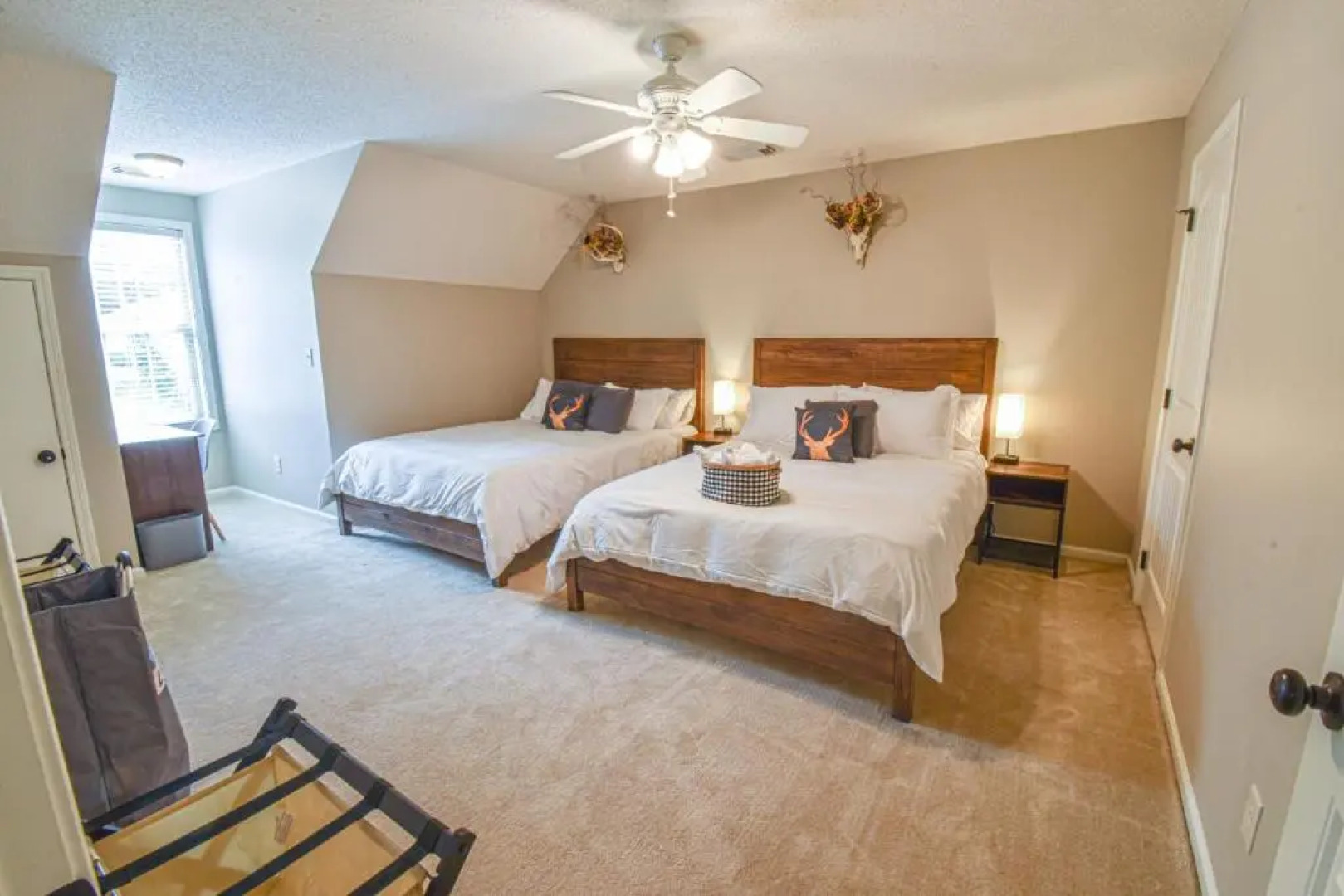 The Crimson Retreat Only 5 Miles to the Stadium BBQ Coffee Games