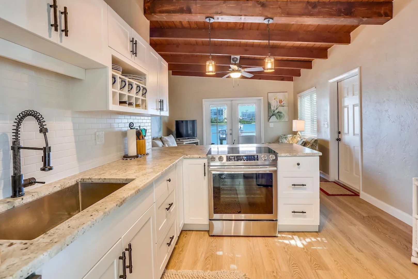 Bay Front Duplex 2br, Fishing Dock - Walk to Beach!