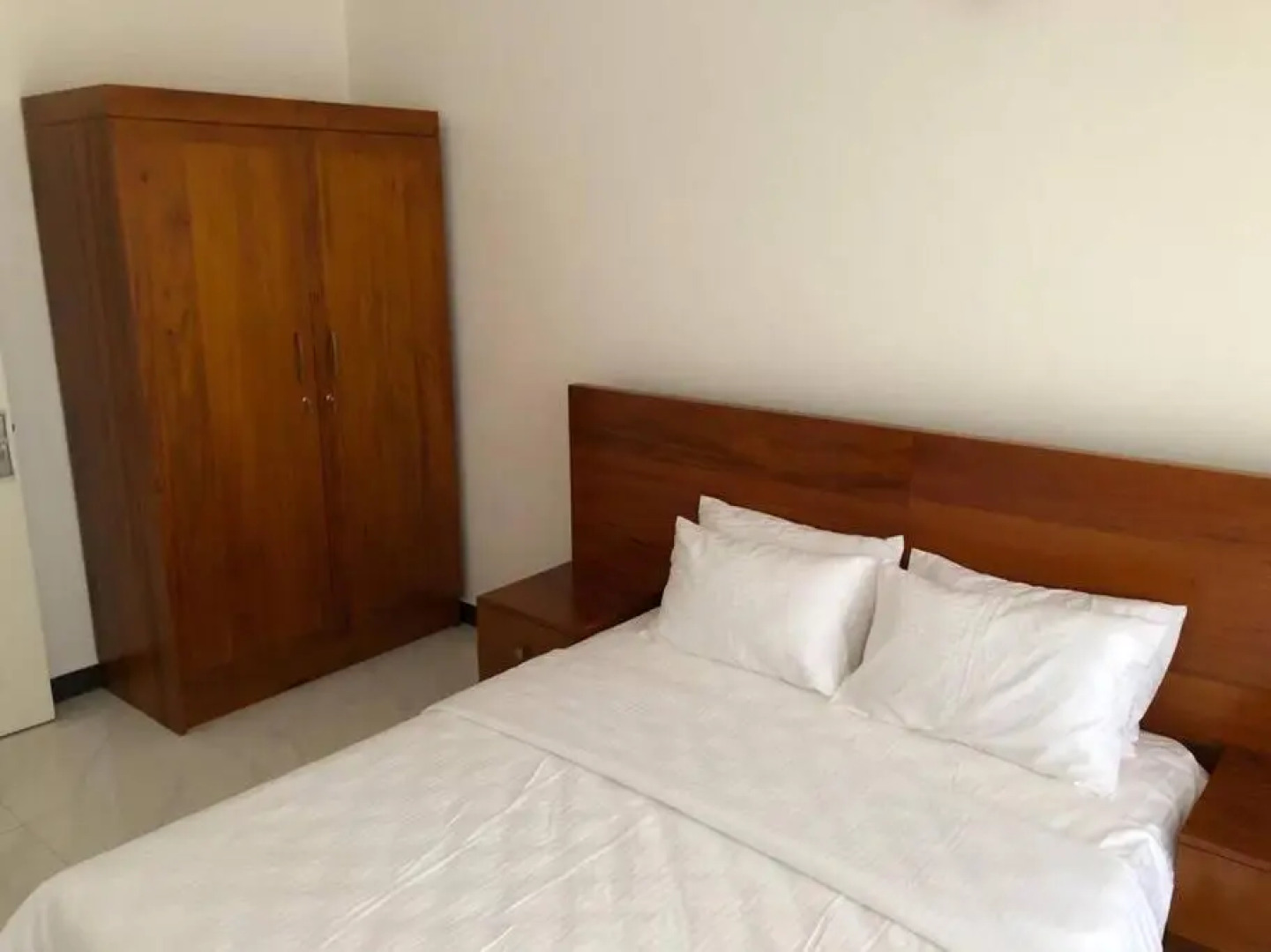 Modern luxury Condo,3 bedroom and 3 bathrooms