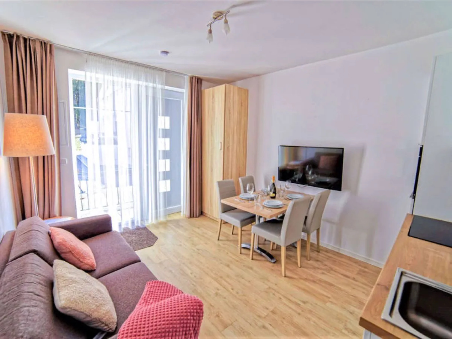 Lakeside Village Větrník