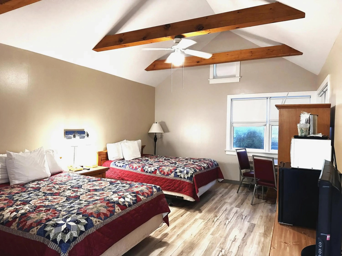 Spruce Lane Lodge and Cottages