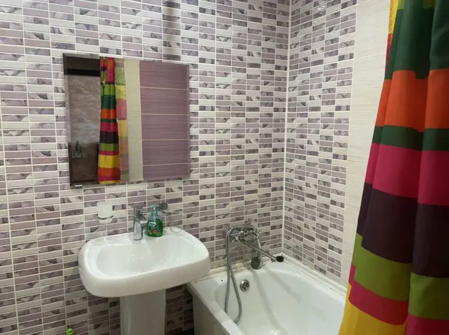 Квартиры посуточно в Нижнекамске на пр-те Вахитова, д. 23