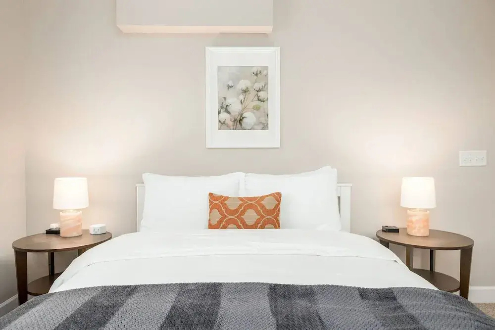 Woodland Penthouse 2BR W D Pool Gym Walkable