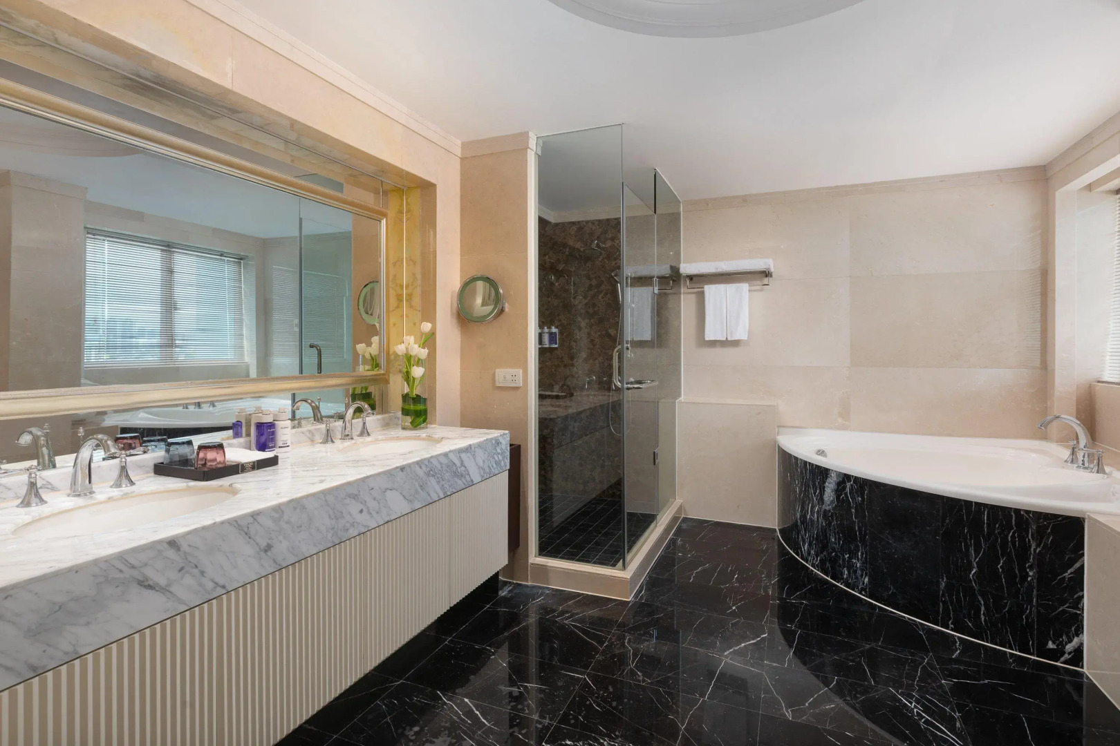 voco Guangzhou Shifu by IHG