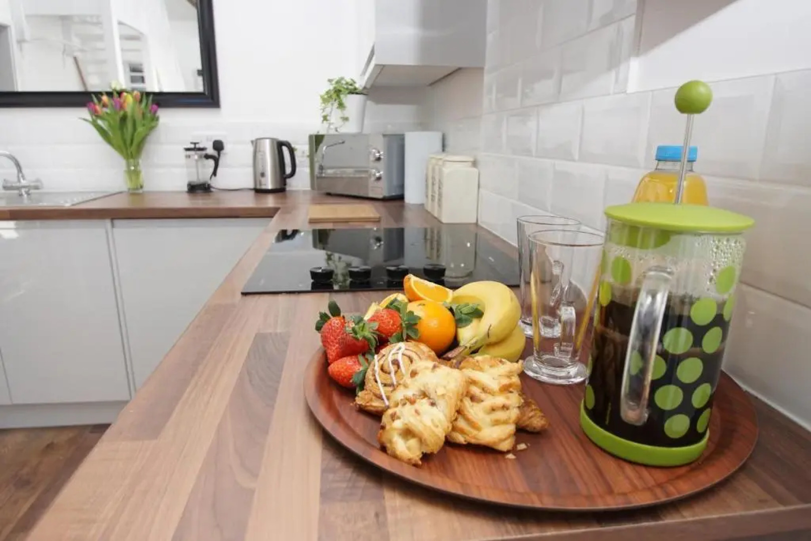 Air Host and Stay - Apartment 1 Broadhurst Court sleeps 4 minutes from town centre