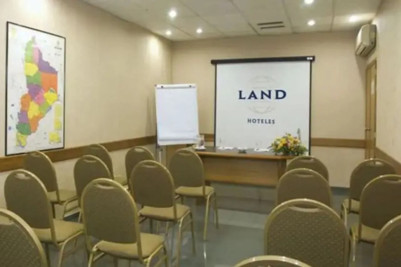 Land Express Neuquén Hotel