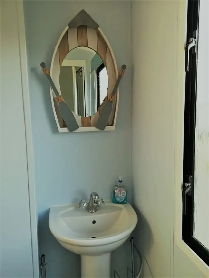 Whitstable Caravan - 5 Minutes Away From the Beach
