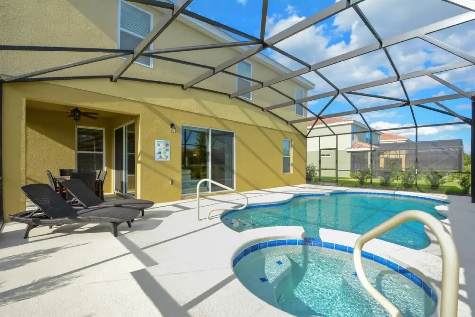 Gated Resort, Private Pool & Spa, Lots of Space!!