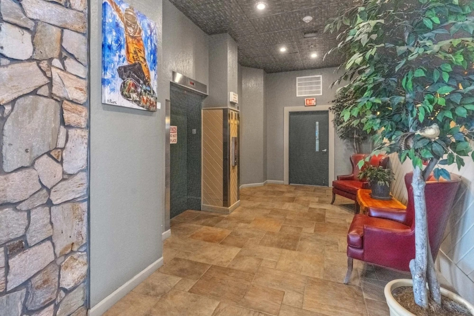 Handsome Condo, View in Sugar Mountain, Heated Pool & Jacuzzi by RedAwning