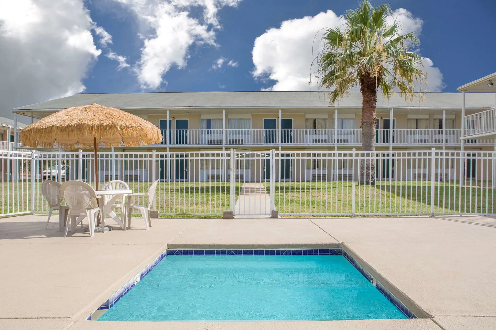 Super 8 by Wyndham Biloxi