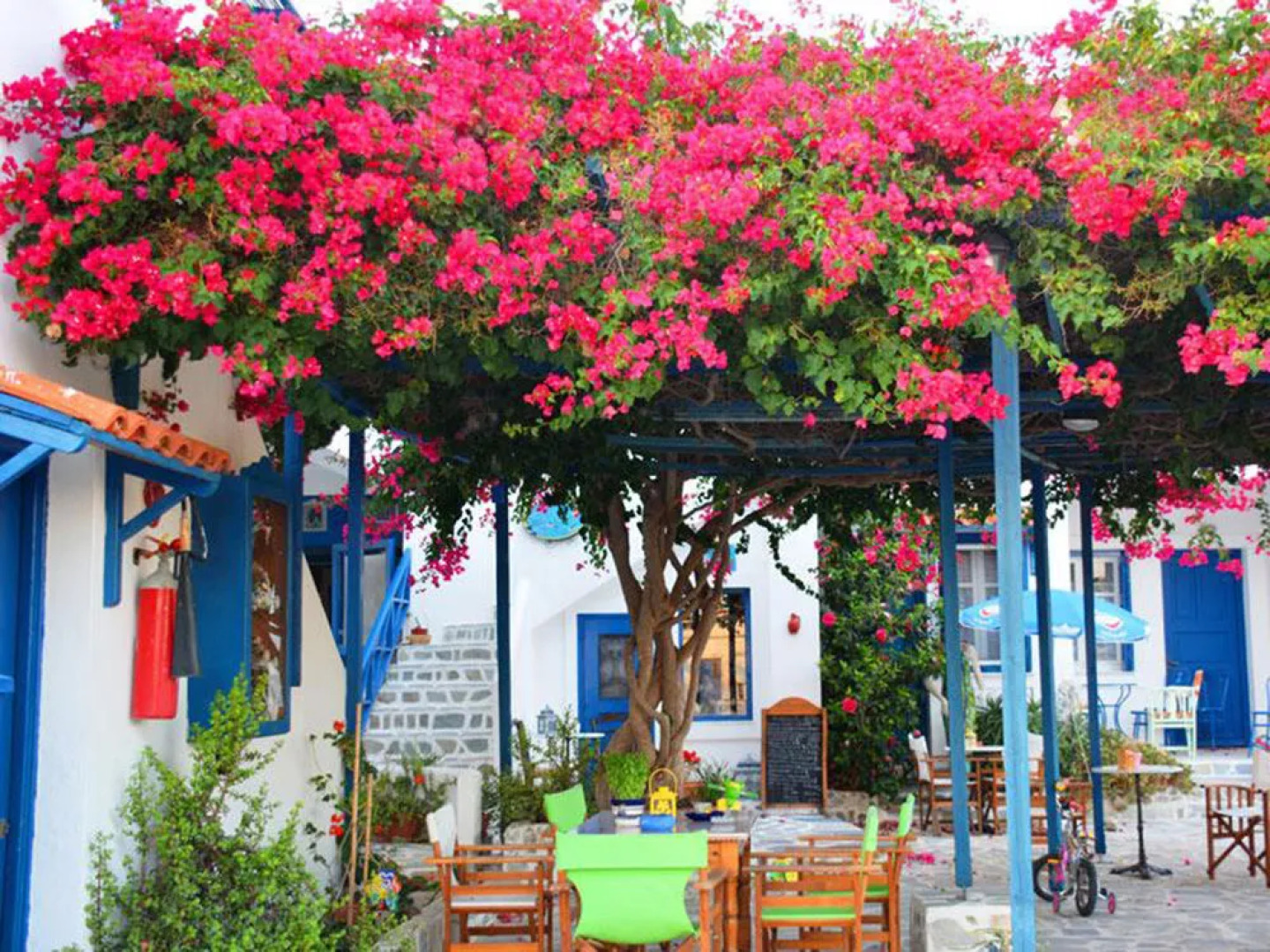 Dora's Studios and Apartments