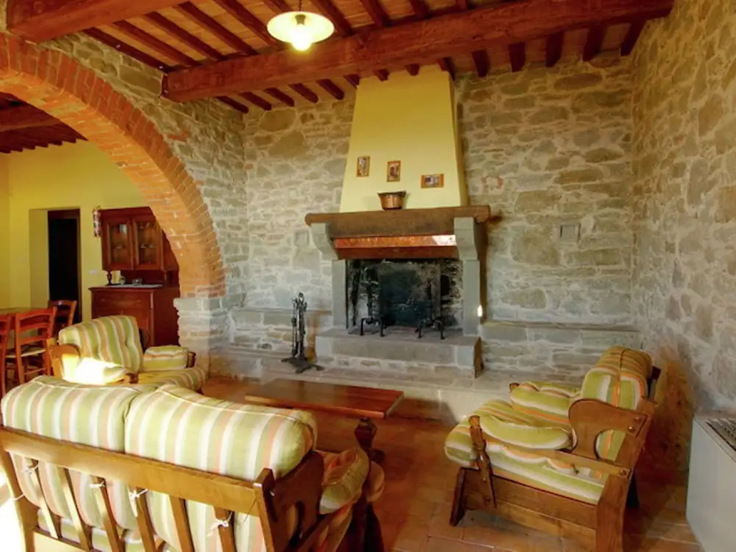 Lovely Villa in Tuoro sul Trasimeno with Pool