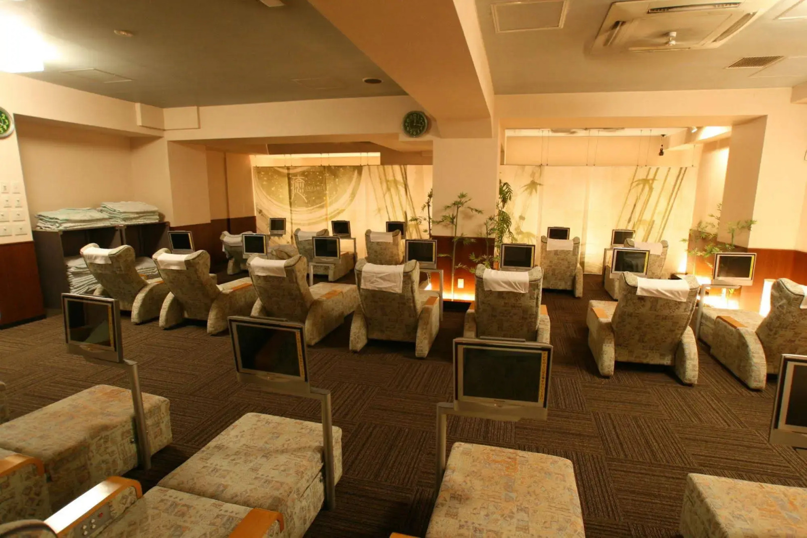 Business Inn Newcity - Caters to Men