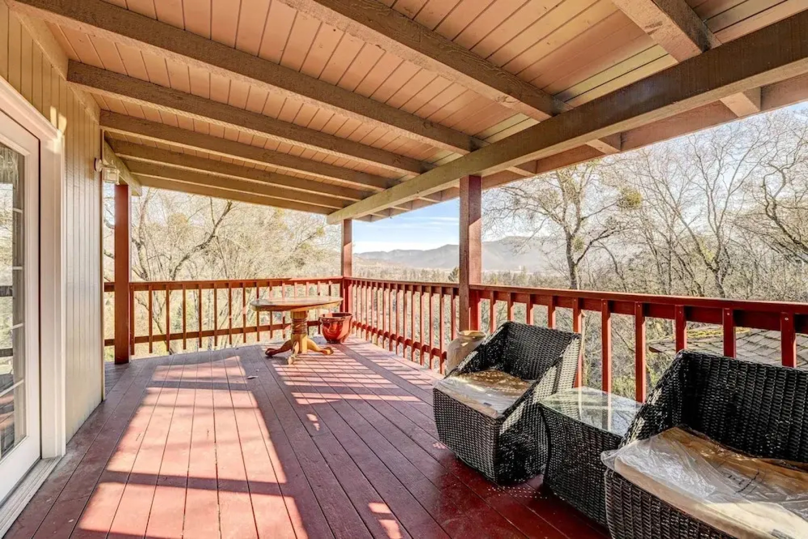Pet-friendly Grants Pass Home w/ Hot Tub!