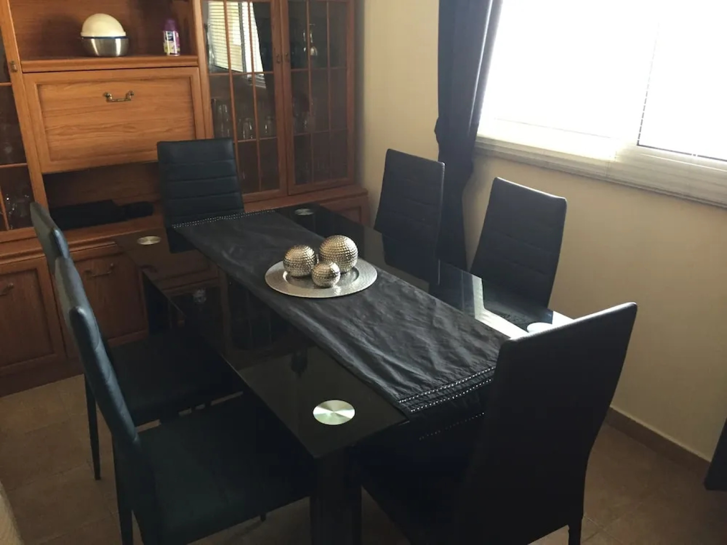 2 Bed Flat - Sleeps 4 - Pool - Parking - Wifi