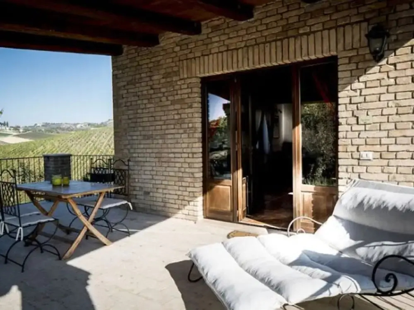 Serene Apartment in Ascoli Piceno with Hot Tub
