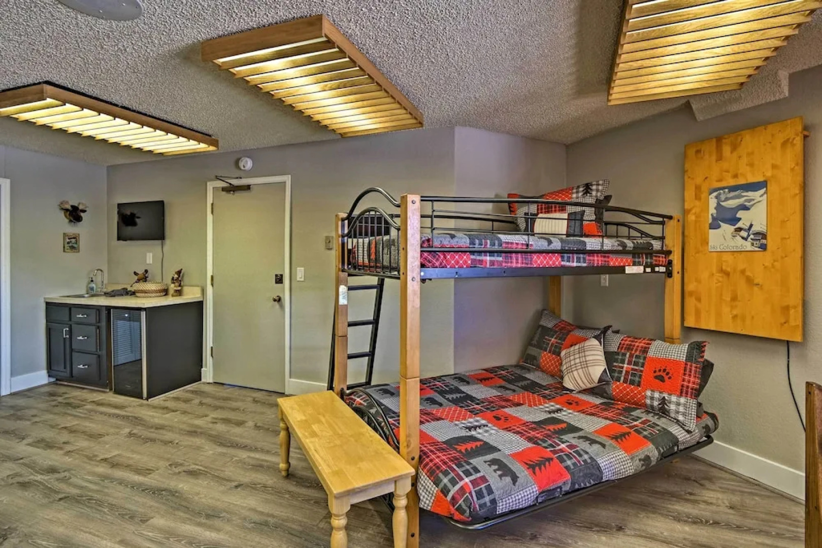 2 Mi to Granby Ranch: Condo w/ Hot Tub Access