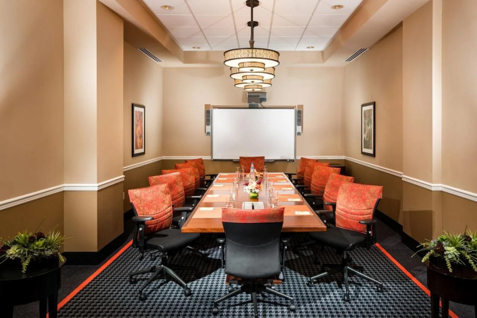 The Maxwell Hotel - A Staypineapple Hotel